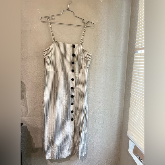 WHO WHAT WEAR WOMENS dress size L
In like new condition 19” pit to pit - Picture 7 of 13